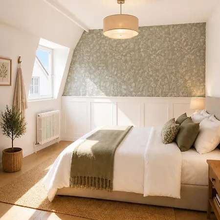 Townhouse - & Hotel apartamentowy 4*
