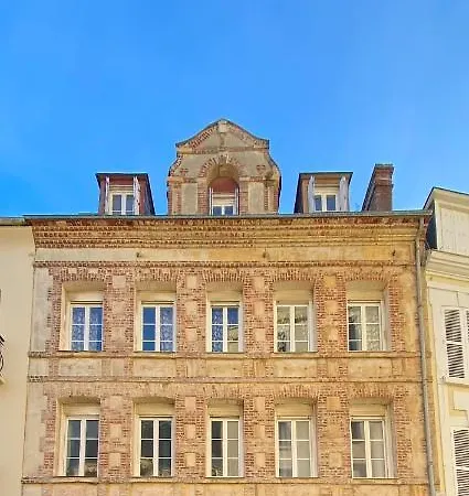Townhouse - & *