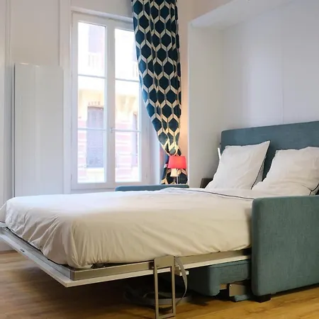 Hotel apartamentowy Townhouse - &